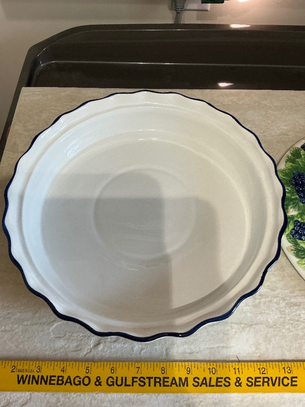 Vintage Style Eyes pie dish with Lid - Picture 3 of 9